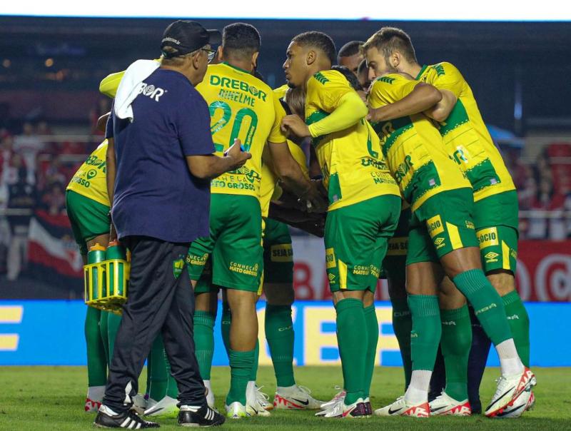 Cuiabá empata com o São Paulo fora de casa
