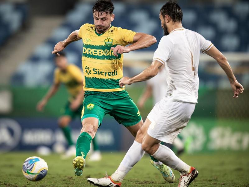 Cuiabá vence Brasiliense e confirma vaga na semifinal

