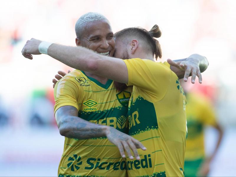 Cuiabá sai na frente na disputa pelo título 
