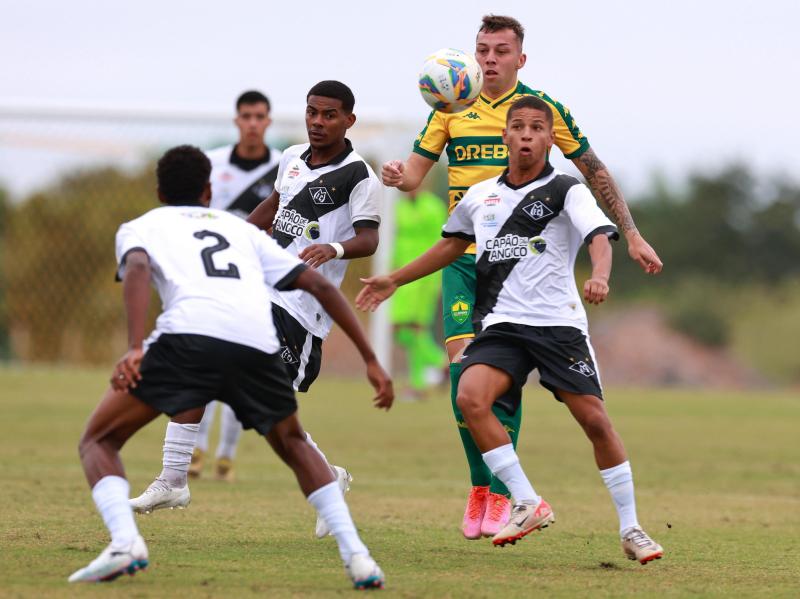 2 jogos abriram a primeira rodada