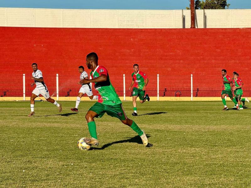 Três times avançam para as semifinais neste sábado