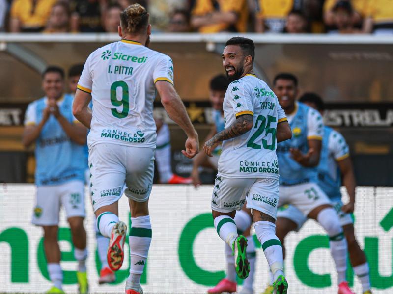 Cuiabá goleia Criciúma fora de casa