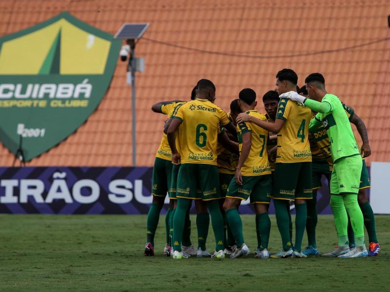 Cuiabá recebe Santos