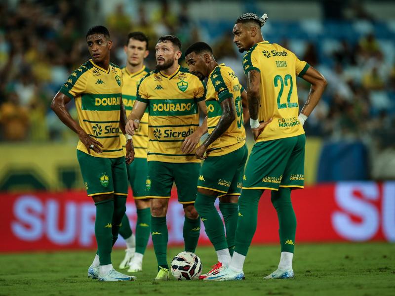 Cuiabá enfrenta Vila Nova na segunda-feira