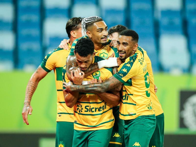 Cuiabá vence Vila Nova