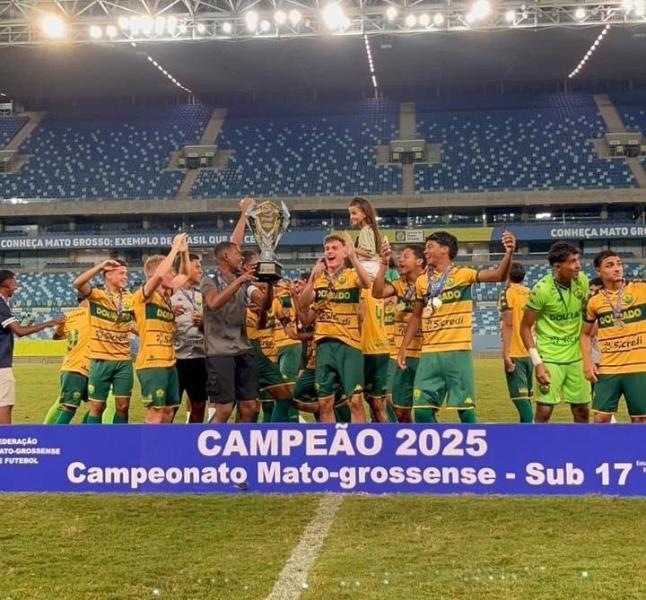 Cuiabá levanta a taça do Mato-grossense Sub-17 na Arena Pantanal