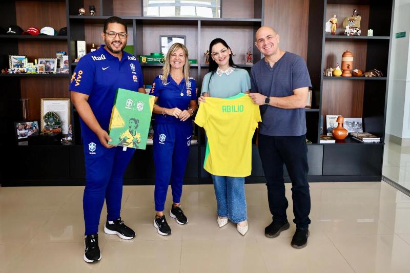 Diogo Pécora e Cris Gambaré e participam de reunião com prefeito de Cuiabá