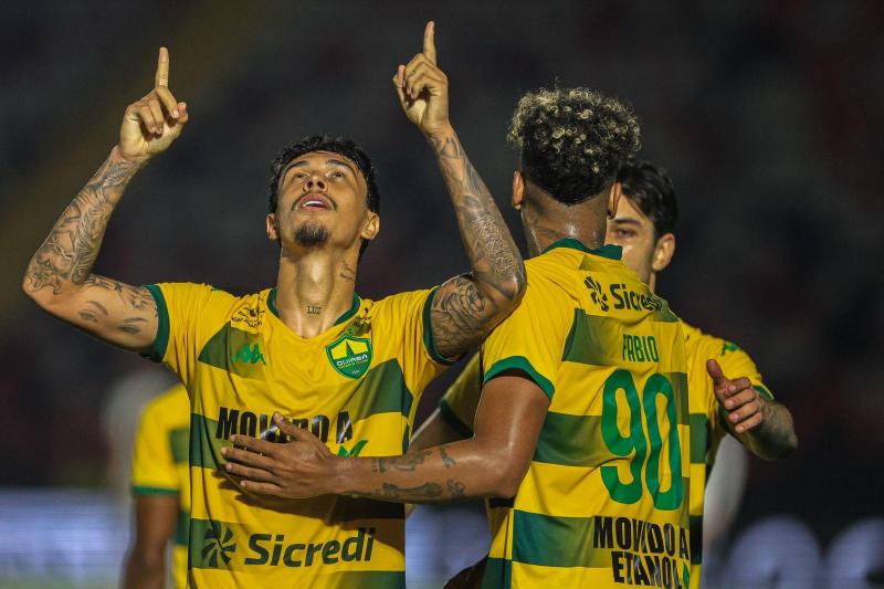 Cuiabá vence o Botafogo-SP e sobe na tabela da Série B