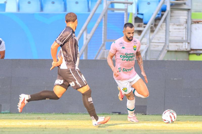 Cuiabá vence a Ponte Preta e avança na tabela 